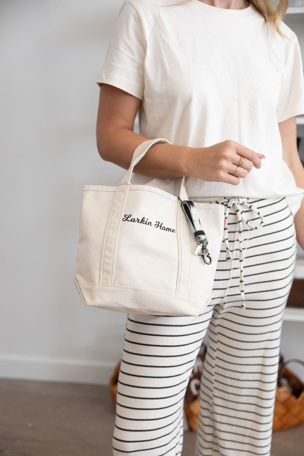 Classic Tote Embroidered - Mini